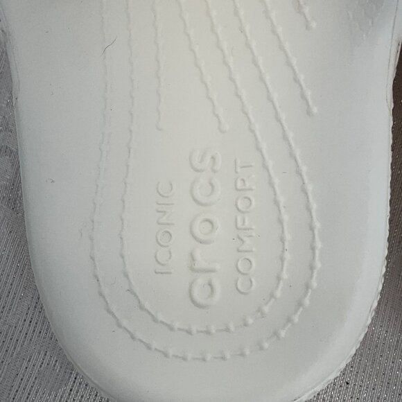 Crocs Womens Slides With Colorful Chevron Design & "Vibe" Details - Picture 3 of 8